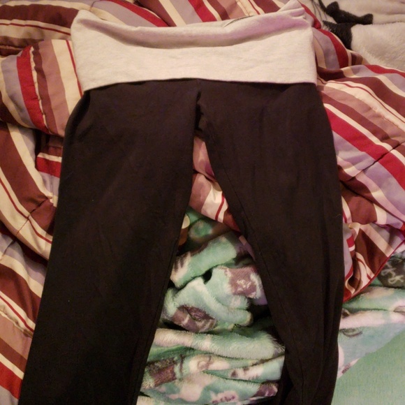 Yoga pants - Picture 2 of 3